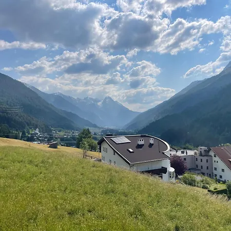 Aparthotel Mountain Residences 4*